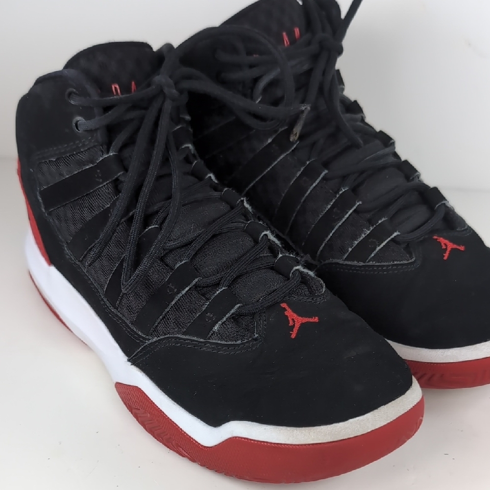 Air Jordan Black Aura Size 5.5 Y BIG BOY.  AQ9214-023